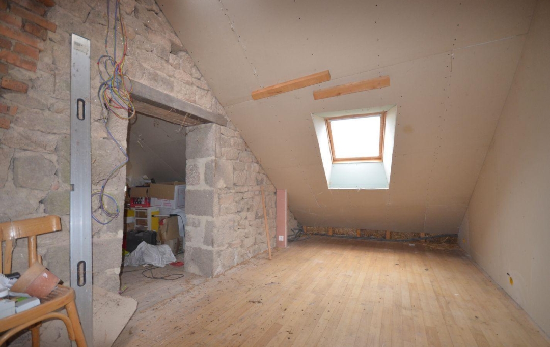 BOUSSAC IMMOBILIER : Maison / Villa | TOULX-SAINTE-CROIX (23600) | 141 m2 | 67 000 € 