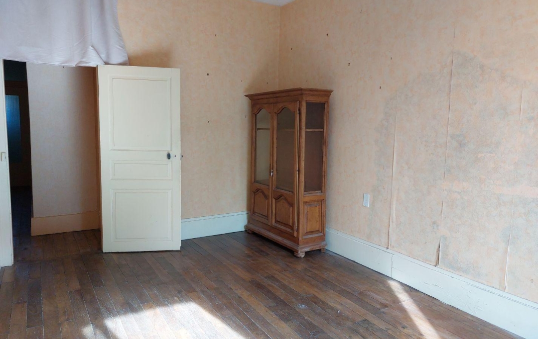 BOUSSAC IMMOBILIER : Immeuble | BOUSSAC (23600) | 219 m2 | 120 000 € 