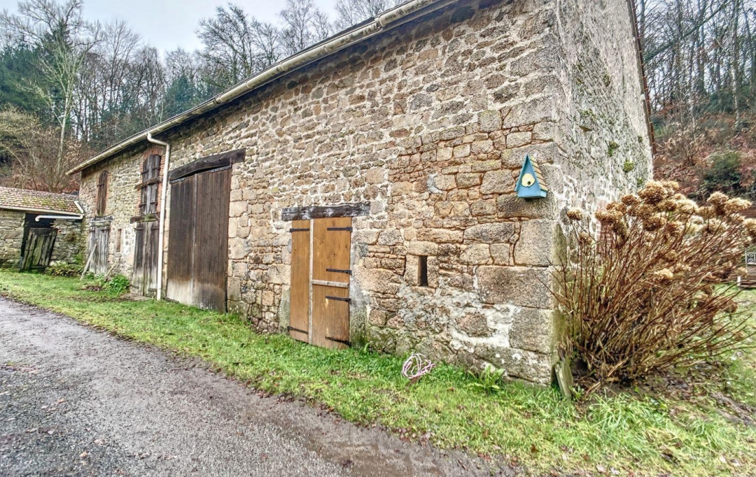 BOUSSAC IMMOBILIER : House | SAINT-MICHEL-DE-VEISSE (23480) | 139 m2 | 119 000 € 