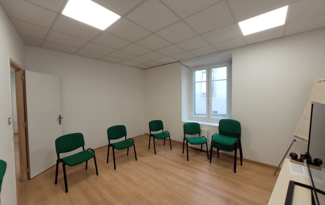 BOUSSAC IMMOBILIER : Immeuble | BOUSSAC (23600) | 142 m2 | 140 000 € 