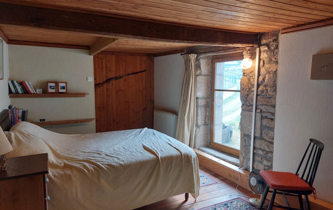 BOUSSAC IMMOBILIER : House | CLUGNAT (23270) | 163 m2 | 135 000 &euro; 